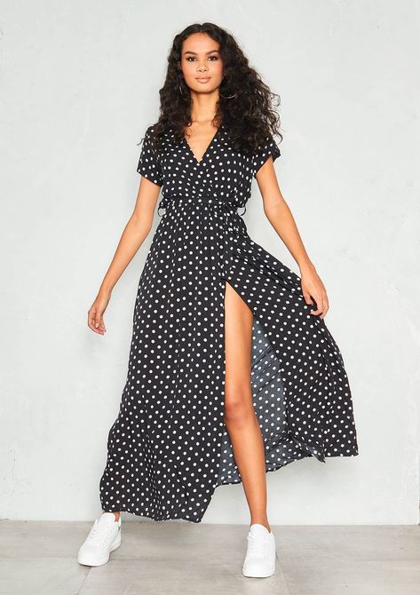 Lente Outfit, Wrap Dress Outfit, Best Cocktail Dresses, Dress And Sneakers Outfit, Polka Dot Summer Dresses, Cocktail Dresses With Sleeves, Cocktail Bridesmaid Dresses, Wrap Dress Styles, Polka Dots Outfit