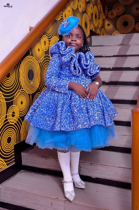 Children Ankara Gowns, Christmas Gown, Lace Dress For Kids, African Kids Clothes, Ankara Styles For Kids, Girls Dresses Diy, Girls Dress Sewing Patterns, African Dresses For Kids