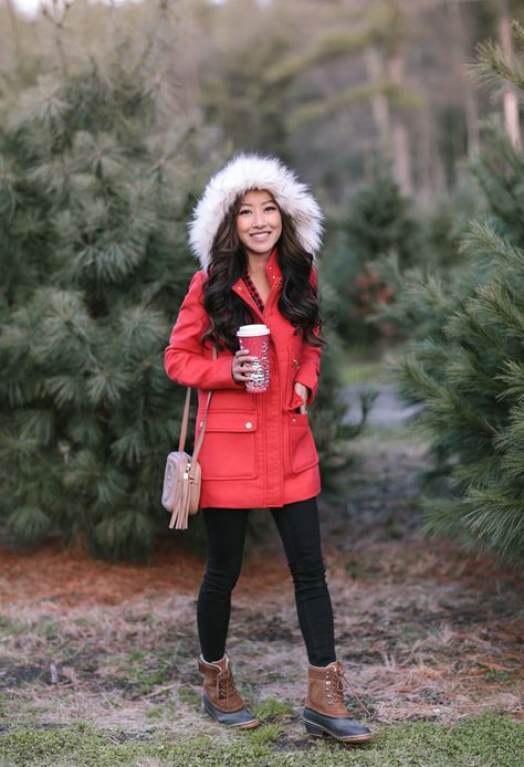 stylish cold weather outfits // holiday red duffel coat faux fur hood extra petite Black Parka Outfit, Cold Weather Outfits Casual, Red Jacket Outfit, Red Parka, Duffel Coat, Extra Petite, Snow Bunny, Warm Winter Jackets, Pelo Afro