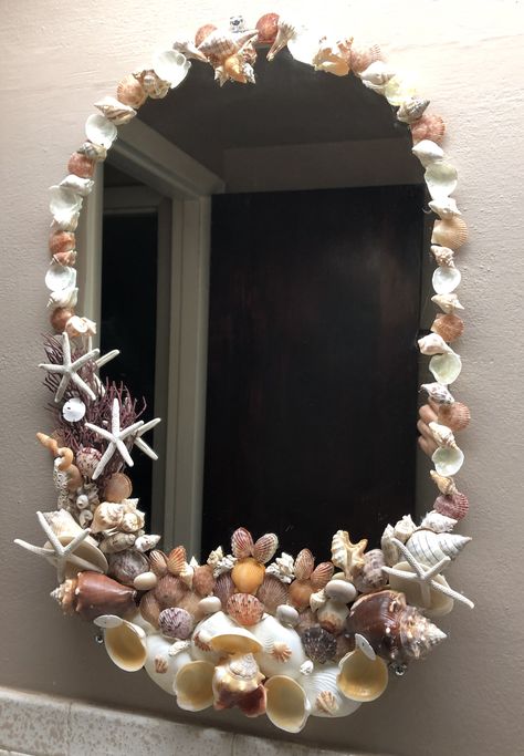 Wall Mirror Decor Ideas, Decorating Mirror, Mirror Design Ideas, Fresh Home Decor, Wall Mirror Decor, Cheap Wedding Favors, Seashell Art Diy, Mirror Decor Ideas, Hanging Crafts