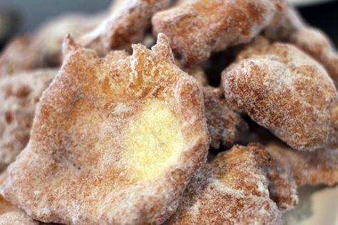 Portuguese Donuts Recipe, Easy Malasadas Recipe, Portuguese Malasadas, Malasadas Recipe Portuguese, Portuguese Deserts, Fried Dough Recipe, Malasadas Recipe, Portuguese Foods, Portuguese Dessert Recipes