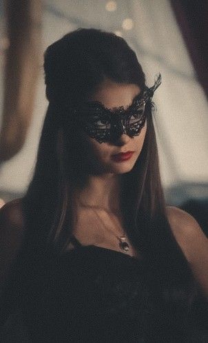 Katherine Makeup, Masquerade Ball Outfit, Vampire Drawings, Halloween Parejas, Katerina Petrova, Vampire Diaries Cast, Halloween Costume Outfits, Katherine Pierce, Movie Couples