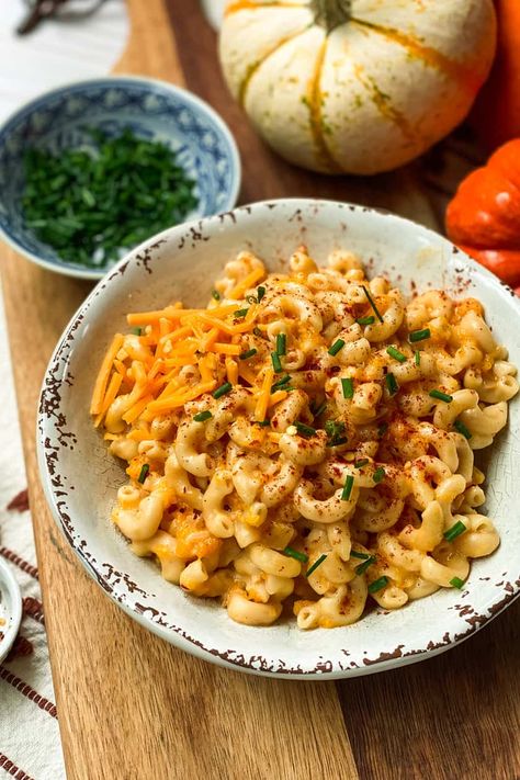 Instant Pot Butternut Squash Mac and Cheese is a simple, easy take on classic comfort food. And a genius way to add more vegetables to any meal. Butternut Squash Macaroni, Instant Pot Butternut Squash, Squash Mac And Cheese, Healthy Mac N Cheese, Butternut Squash Mac, 31 Daily, Butternut Squash Mac And Cheese, 20 Minute Dinners, Easy Halloween Food