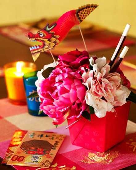 handmade home decorations and flower arrangements for chinese new year celebration New Year Diy Decorations, Chinese New Year Diy, Asian Party Decorations, New Years Party Themes, Asian Party Themes, Chinese New Year Flower, Wrapping Money, Chinese Party, Japanese Party