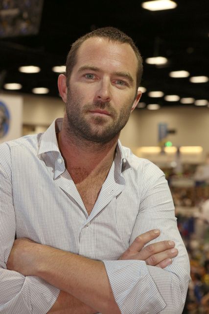 Sullivan Stapleton, Mcleod's Daughters, Husband Best Friend, I'm Single, Fruit List, Hunks Men, Australian Actors, Handsome Guys, Bearded Man