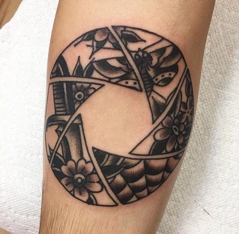 Aperture by Nick at Olde City Tattoos (Philadelphia PA) Aperture Tattoo, Tattoo Therapy, Photographer Tattoo, Camera Tattoos, Zelda Tattoo, Ankle Tattoo Small, Full Sleeve Tattoo Design, Camera Tattoo, Triangle Tattoos