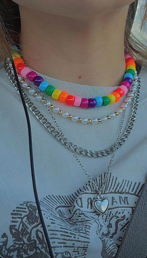 Pony Bead Necklace Ideas, Pony Bead Necklace, Rainbow Choker, Grunge Jewelry, Diy Jewlery, Rainbow Outfit, Beaded Necklace Diy, Diy Bracelet Designs, Rainbow Necklace