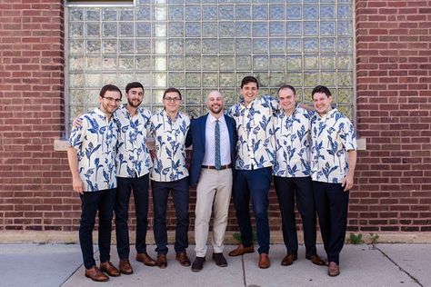 Hawaiian Shirt Wedding, Fun Wedding Party Photos, Tropical Theme Wedding, Tiki Theme, Groomsmen Fashion, Tropical Wedding Theme, Bhldn Bride, Bride Attire, Brewery Wedding