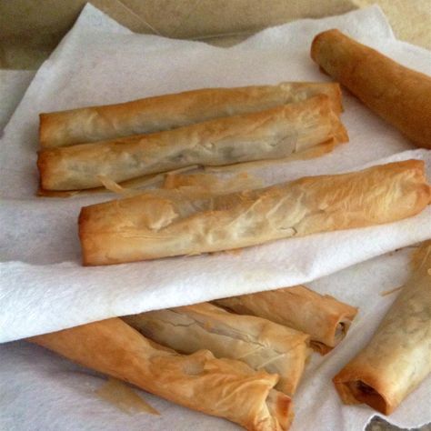 Chocolate Hazelnut Cigars Borek Recipe, Phyllo Dough Recipes, Phyllo Recipes, Lime Cheesecake, Finger Foods Easy, Rich Desserts, Chocolate Hazelnut Spread, Phyllo Dough, Hazelnut Spread