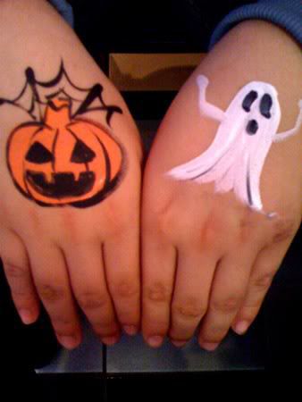 Pumpkin Ghost (hands) Halloween Face Paintings, Google Halloween, Kids Halloween Face, Simple Halloween Makeup, Face Painting Halloween Kids, Easy Halloween Face Painting, Pumpkin Face Paint, Paintings Simple, Maquillage Halloween Simple