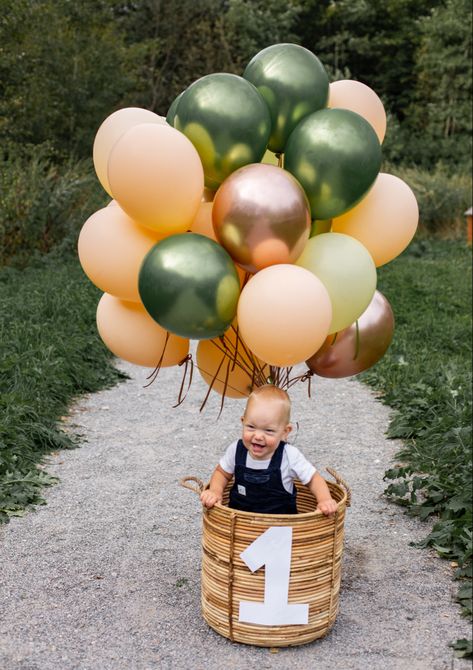 Outdoor Baby Birthday, First Birthday Theme Boy, Outdoor Cake Smash, Baby Photo Ideas, First Birthday Photography, 1st Birthday Pictures, 1 Year Birthday, 1st Birthday Photoshoot, 1st Birthday Cake Smash