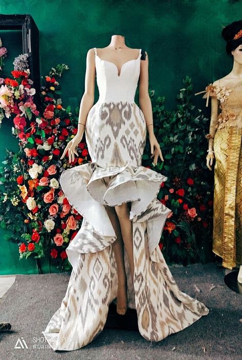 Batik Gown Dresses, Batik Wedding Dress, Batik Gown, Elegant Backless Dress, Modern Filipiniana Dress, Fashion Collection Inspiration, Filipiniana Dress, Traditional Dresses Designs, Gaun Fashion