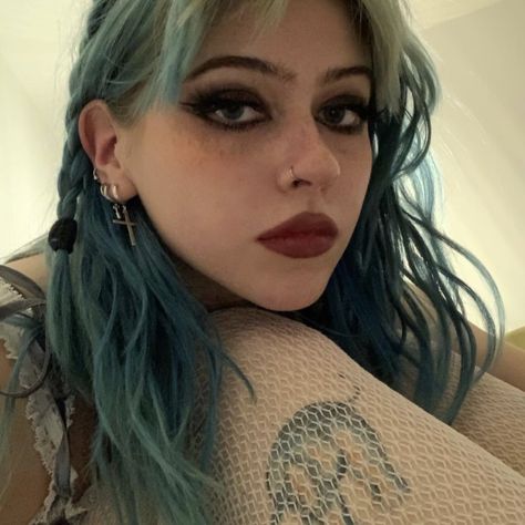 Alternative Makeup, Cut My Hair, Hair Inspo Color, Grunge Hair, Pretty Makeup, Green Hair, Aesthetic Hair, Pretty Hairstyles, Look Cool