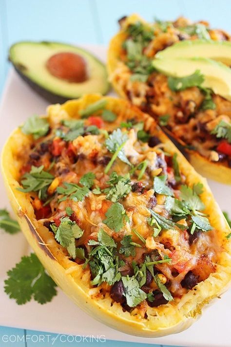 Southwestern Stuffed Spaghetti Squash Healthy Hearty Meals, Spaghetti Squash Recipes Healthy, Stuffed Spaghetti Squash, Spaghetti Squash Recipes, Squash Recipes, Spaghetti Squash, Veggie Dishes, Hearty Meals, Vegetable Dishes