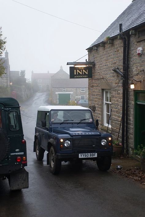 British Country Style, British Country, Country Lifestyle, British Countryside, Defender 90, Land Rovers, Classy Cars, Pretty Cars, English Countryside