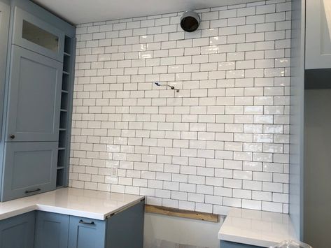 White Subway Tile Grey Grout Kitchen, White Subway Tile With Charcoal Grout, Light Tile Dark Grout Bathroom, White Subway Tile With Dark Grout, White Tile Charcoal Grout, Cobblestone Grout, White Subway Tile With Gray Grout, Grout With White Subway Tile, White Tile With Dark Grout