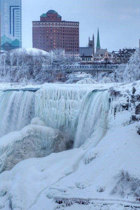 Frozen Niagara Falls christmas Winter Szenen, Snow Scenes, Winter Wonder, Beautiful Waterfalls, City Streets, Winter Scenes, Places Around The World, Beautiful World, Niagara Falls