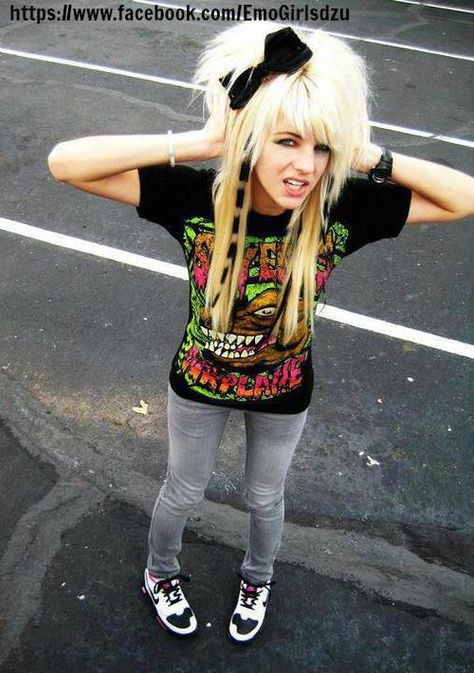 Scene 2000s Outfits, Early 2000s Scene Fashion, Simple Scene Outfits, Scene Outfits 2000s, Scene Kid Pfp, 2009 Emo, 2000s Myspace, Scene Kid Outfits, Scene Girl Fashion