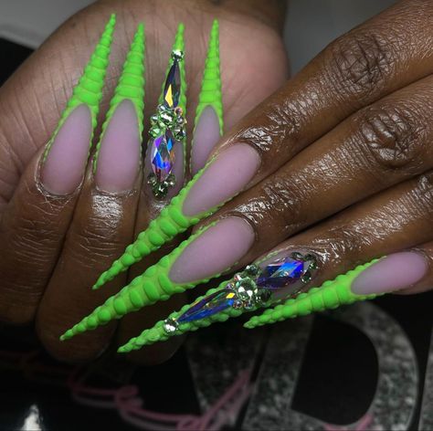 Lime Green Stiletto Nails, Green Stiletto Nails Designs, Orange Stiletto Nails, Uni Nails, Pointed Nail Designs, Crystal Placement, Stilleto Nails Designs, Rainbow Clothes, Bright Nail Designs