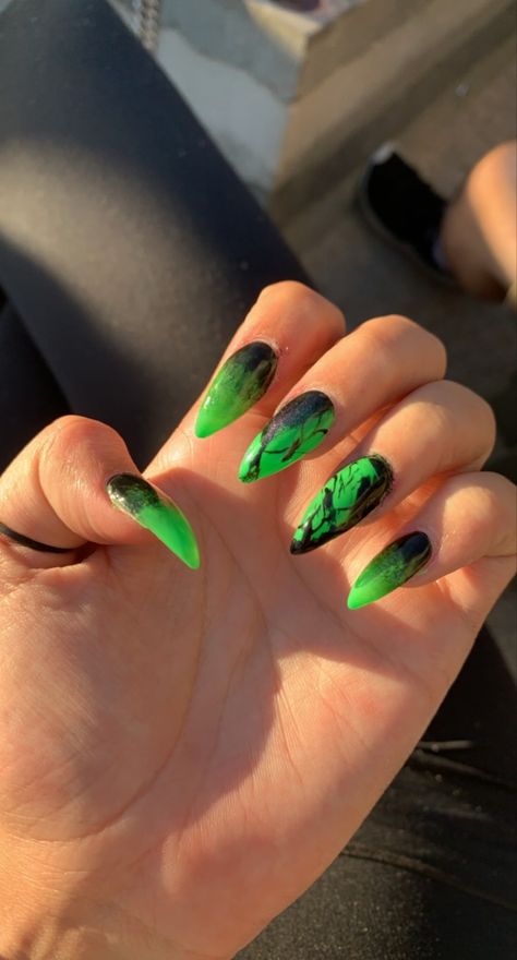 Kim Possible Nails, Shego Nails, Kim Possible Costume, Themed Nails, Style Nails, Kim Possible, Halloween Makeup Looks, Pedicures, Nail Inspiration