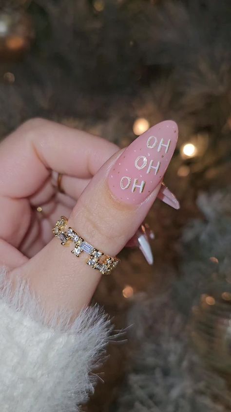 Christmas Nail Ideas, Festive Nail Designs, Paint White, Latest Nail Trends, Light Nails, Cute Christmas Nails, Christmas Nail Art Designs, Gel Art, Beyond Beauty