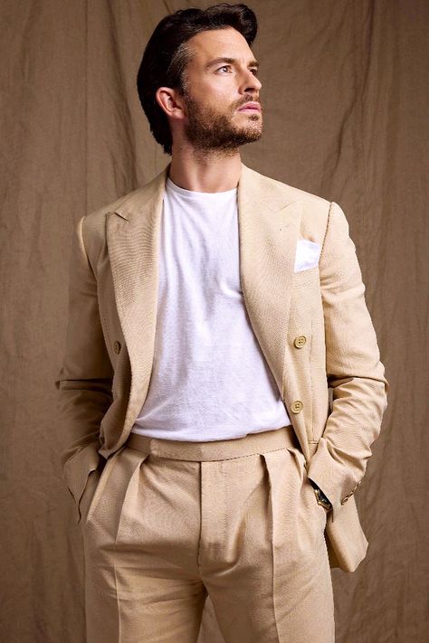 Jonathan Bailey | Radio Times | May 2024 | 📷 Yoshitaka Kono Modern Bridgerton Outfits Men, Engagement Photos Men Outfit, Bridgerton Outfits Men, Johnny Bailey, Bridgerton Outfits, Modern Bridgerton, Bridgerton Party, Anthony Bridgerton, Jonathan Bailey