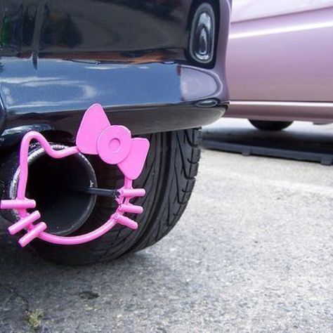 Hello kitty on muffler (: Pink Cars, Pink Car Accessories, Hello Kitty Car, Girly Car Accessories, Car Deco, Purple Car, Charmmy Kitty, Hello Kitty Aesthetic, Girly Car