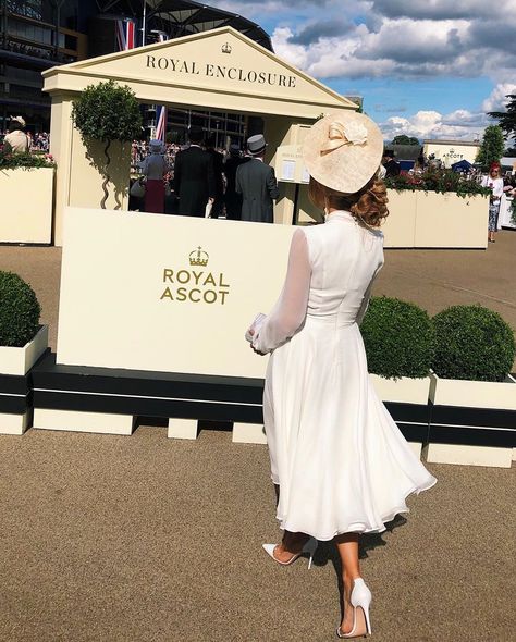 Royal Ascot Aesthetic, Horse Racing Outfit, Kentucky Derby Aesthetic, Derby Aesthetic, Raceday Outfits, Claire Mischevani, Horse Race Outfit, Ladies Day Outfits, Track Fits