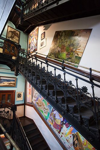 Chelsea Staircase Hotel Chelsea Nyc, Vali Myers, Haunted Hotels, Chelsea Nyc, Chelsea New York, Handrail Design, Ny Hotel, Art Hotel, Chelsea Hotel