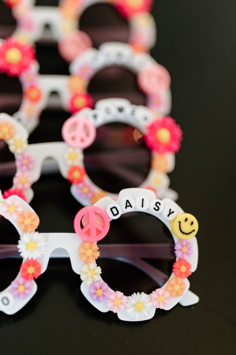 12th Birthday Party Ideas, Sunglasses Ideas, Hippie Birthday Party, Hippie Birthday, Preppy Party, Hippie Party, 5th Birthday Party Ideas, Me And My Friends, 9th Birthday Parties