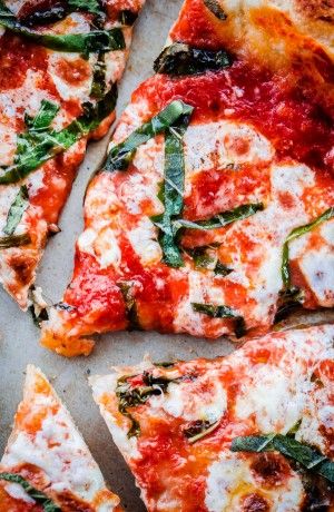 Homemade Margherita Pizza, Margherita Pizza Recipe, Margarita Pizza, Pizza Roll, Diy Pizza, Classic Pizza, Sourdough Pizza, Pizza Margherita, Pizza Recipes Homemade