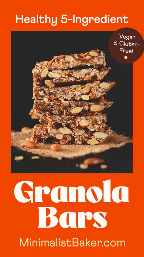 No-bake granola bars with just 5 ingredients and a sweet, crunchy texture. Peanut butter and maple syrup complement each other perfectly in this ideal portable breakfast or snack. Best Chocolate Fudge Recipes, Peanut Butter Breakfast Bar, Portable Breakfast, Vegan Sauce Recipes, No Bake Granola Bars, Healthy Granola Bars, Baked Granola, Peanut Butter Granola, Banana Chips