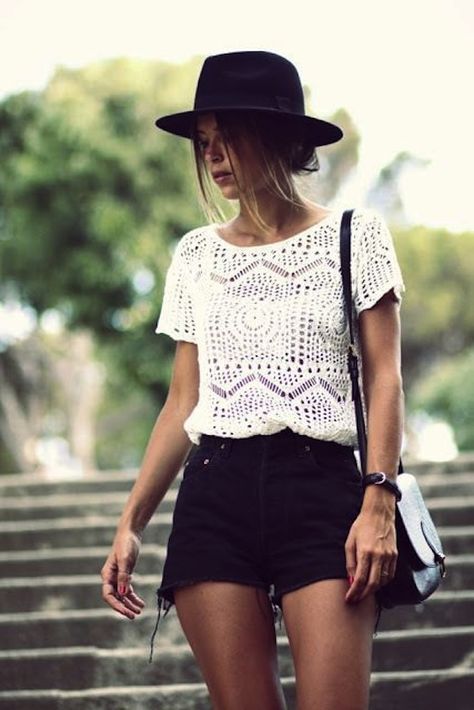 How to Style Black Shorts for Summer ~ Black Shorts Outfit with lace top and black hat www.thechicsite.com 2014 Fashion Trends, Look Festival, 2014 Trends, Cool Summer Outfits, Hipster Outfits, Bohol, Looks Black, Summer Fashion Trends, Moda Vintage