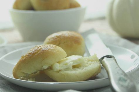 Easy Gluten Free Dinner Rolls - No Rise Gluten Free Rice Flour Buns Rice Flour Buns, Gluten Free Dinner Rolls Easy, Gluten Free Dinner Rolls Recipe, Gluten Free Pierogies, Gluten Free Perogies, Easy Gluten Free Dinner, Gluten Free Dinner Rolls, Dinner Rolls Easy, Gluten Free Pumpkin Pie