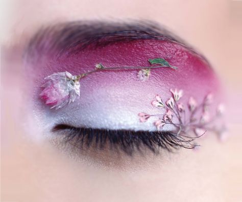 Uploaded with Pinterest Android app. Get it here: http://bit.ly/w38r4m Fantasy Make-up, Rose Eyeshadow, Aesthetic Roses, Pastel Decor, Creative Eye Makeup, Creative Eye, Fantasy Makeup, Makati, Eyes Lips