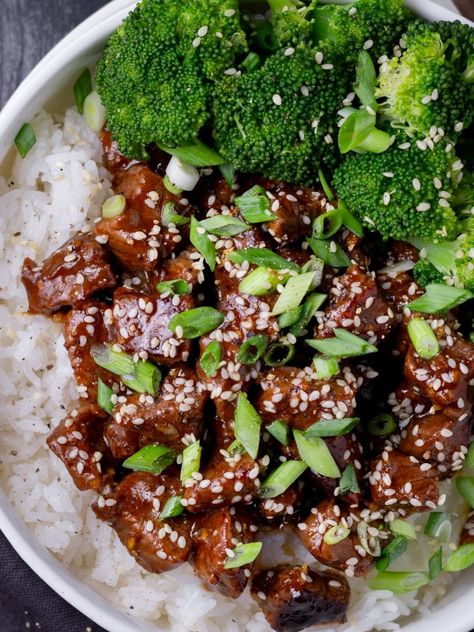 Sweet and Saucy Teriyaki Steak Bites Recipe Spicy Steak Bites, Steak Bowl Recipe, Teriyaki Steak Bites, Steak Bowls, Pork Side Dishes, Teriyaki Steak, Beef Teriyaki, Kinds Of Steak, Steak And Broccoli