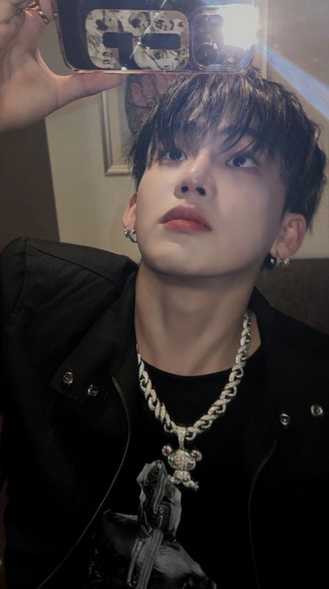 Treasure Song, Treasure Hyunsuk, Hyunsuk Treasure, Choi Hyunsuk, Asian Cosplay, African Dresses Men, Treasure Planet, Cute Couple Pictures, Yg Entertainment