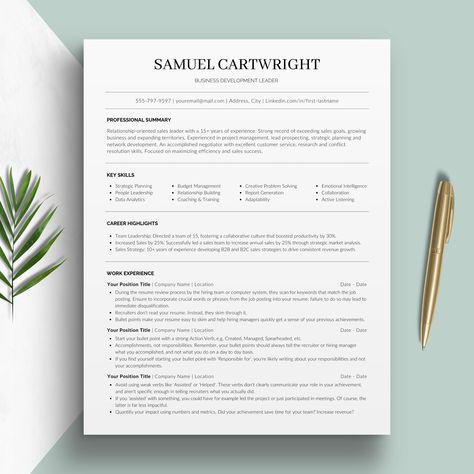 Welcome to my ATS friendly resume template shop where you'll find creative resume templates that elevate your job application and take you to the next step towards your dream career. Every CV template comes with a matching cover letter template and is fully customizable in Canva, allowing you to effortlessly showcase your skills, experience, and achievements in no time. Impress recruiters at first glance with this creative ATS friendly resume template and set yourself apart from the competition. Ats Friendly Resume, Creative Cvs, Simple Cv, Curriculum Vitae Template, Resume Professional, Job Applications, Resume Template Examples, One Page Resume, Professional Cv