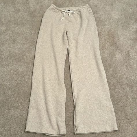 BRAND NEW BRANDY MELVILLE heather gray/cream wide leg sweatpants Brandy Sweatpants, Brandy Melville Rosa Sweatpants, Pants Png, Brandy Melville Sweatpants, Rosa Sweatpants, Brown Sweatpants, Brandy Melville Pants, Khaki Cargo Pants, Flare Legging