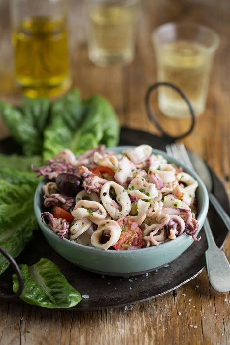 Cooking Calamari, Calamari Salad, Recipe With Tomatoes, Squid Salad, Octopus Recipes, Salad With Tomatoes, Calamari Recipes, Squid Recipes, Main Salad