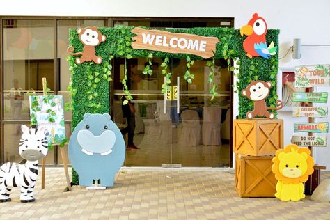 [Promotion] 58 Perfect Safari Birthday Party Decorations Diy Hacks You Have To See #safaribirthdaypartydecorationsdiy Jungle Entrance Decor, Jungle Theme Entrance Decor, Zoo Theme Decorations, Preschool Entrance Ideas, Jungle Theme Entrance, Birthday Party Entrance Decoration, Birthday Entrance Decor, Jungle Entrance, Jungle Theme Backdrop