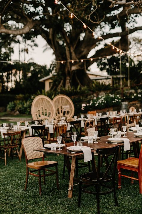 This Byron Bay wedding in Australia features a sophisticated take on rustic décor, a fabulously minimalist bridal gown, and tons of classic florals. Alfresco Wedding, Garden Wedding Flowers, Tree Restaurant, Byron Bay Weddings, Yosemite Wedding, Wedding Reception Food, Eclectic Wedding, Wedding Countdown, Bay Wedding