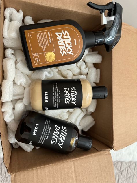 Lush Products Aesthetic, Lush Products, Fragrances Perfume Woman, Perfume Body Spray, Shower Skin Care, Body Smells, Makeup Needs, Pretty Skin Care, Perfume Scents