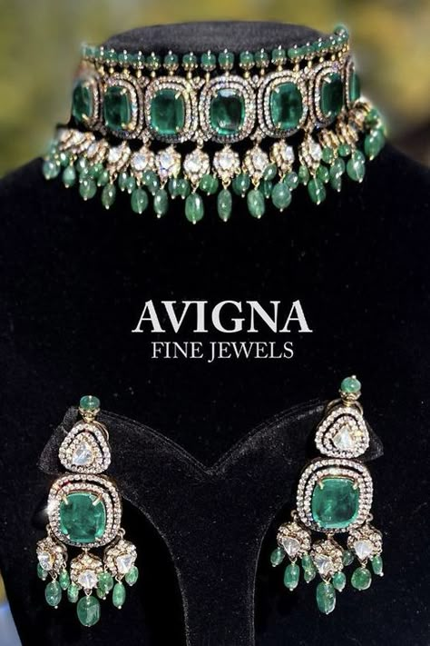 Indian Emerald Jewellery, Emerald Indian Jewellery, Bridal Jewellery Inspiration, Bridal Jewelry Sets Brides, Emerald Jewellery, Bridal Jewelery, Neck Pieces Jewelry, Victorian Jewellery, Bridal Jewelry Vintage