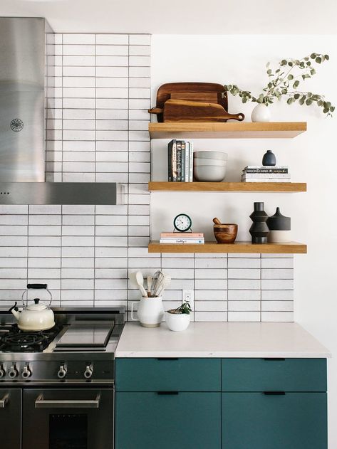 White Glazed Brick 2x8 Subway Tile from Fireclay with Painted Green Kitchen Cabinets and Floating White Oak Shelves. Matte Black Hardware and Stainless Steel Range and Appliances. Our Austin Casa || The Kitchen Reveal - The Effortless Chic Modern Kitchen Renovation, Kabinet Dapur, Young House Love, Fireclay Tile, Chic Kitchen, Arne Jacobsen, Kitchen Inspo, Kitchen Shelves, Subway Tile