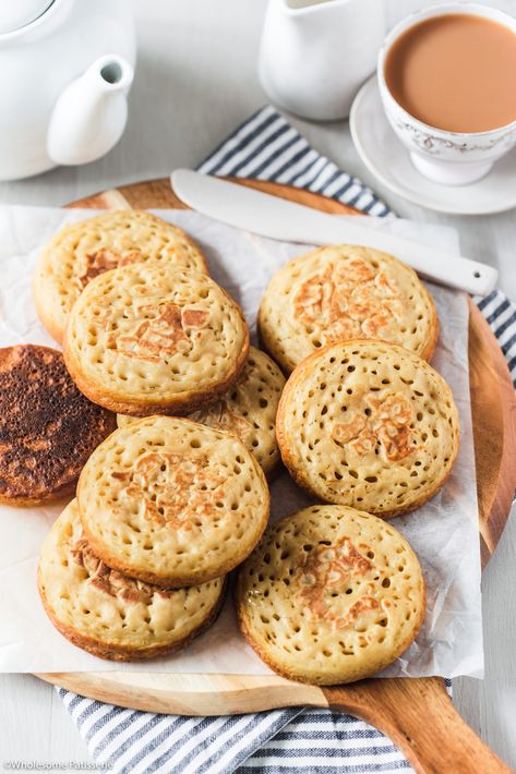 How To Make Crumpets, Cheese And Chive Scones, Chive Scones, Homemade Crumpets, Crumpet Recipe, Bake Cheese, Savory Scones, Crumpets, Pancake Batter