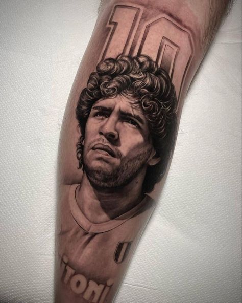 Napoli Tattoo, Maradona Tattoo, Argentina Tattoo, Football Tattoo, Warrior Tattoo, Leg Sleeves, Anime Tattoos, Beauty Tattoos, Tattoos For Guys