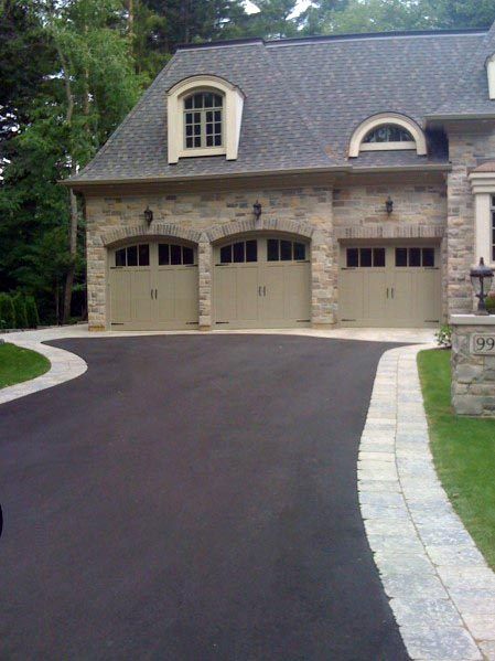 Top 40 Best Driveway Edging Ideas - Inviting Border Designs Driveway Border, Tarmac Driveways, Driveway Edging, Asphalt Driveway, Driveway Paving, Stone Landscaping, Driveway Entrance, Driveway Design, Driveway Landscaping