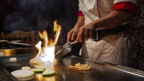 History of Hibachi | Hibachi Grill | Teppanyaki Table - Cookeryaki Teppanyaki Table, Teppanyaki Restaurants, Japanese Food Photography, Hibachi Grill, Grilled Scallops, Japanese Beef, Kobe Beef, Japanese Chef, A Chef