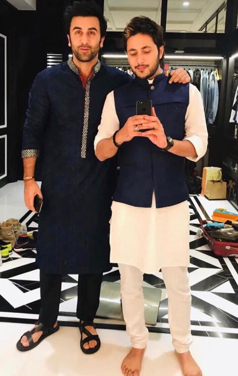 Ranbeer Kapoor Kurta, Ranbir Kapoor Kurta Pajama, Ranbir Kapoor In Kurta, Ranbir Kapoor Kurta, Man Dress Design, Indian Wedding Clothes For Men, Wedding Kurta For Men, Boys Kurta Design, Wedding Dresses Men Indian